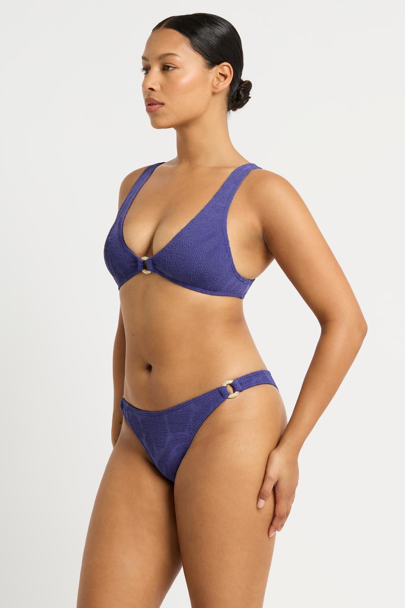 Bond-eye The Ring Scout Crop - Sapphire Animalia