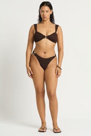 Bond-Eye Ring Delphi Crop - Carob/Black